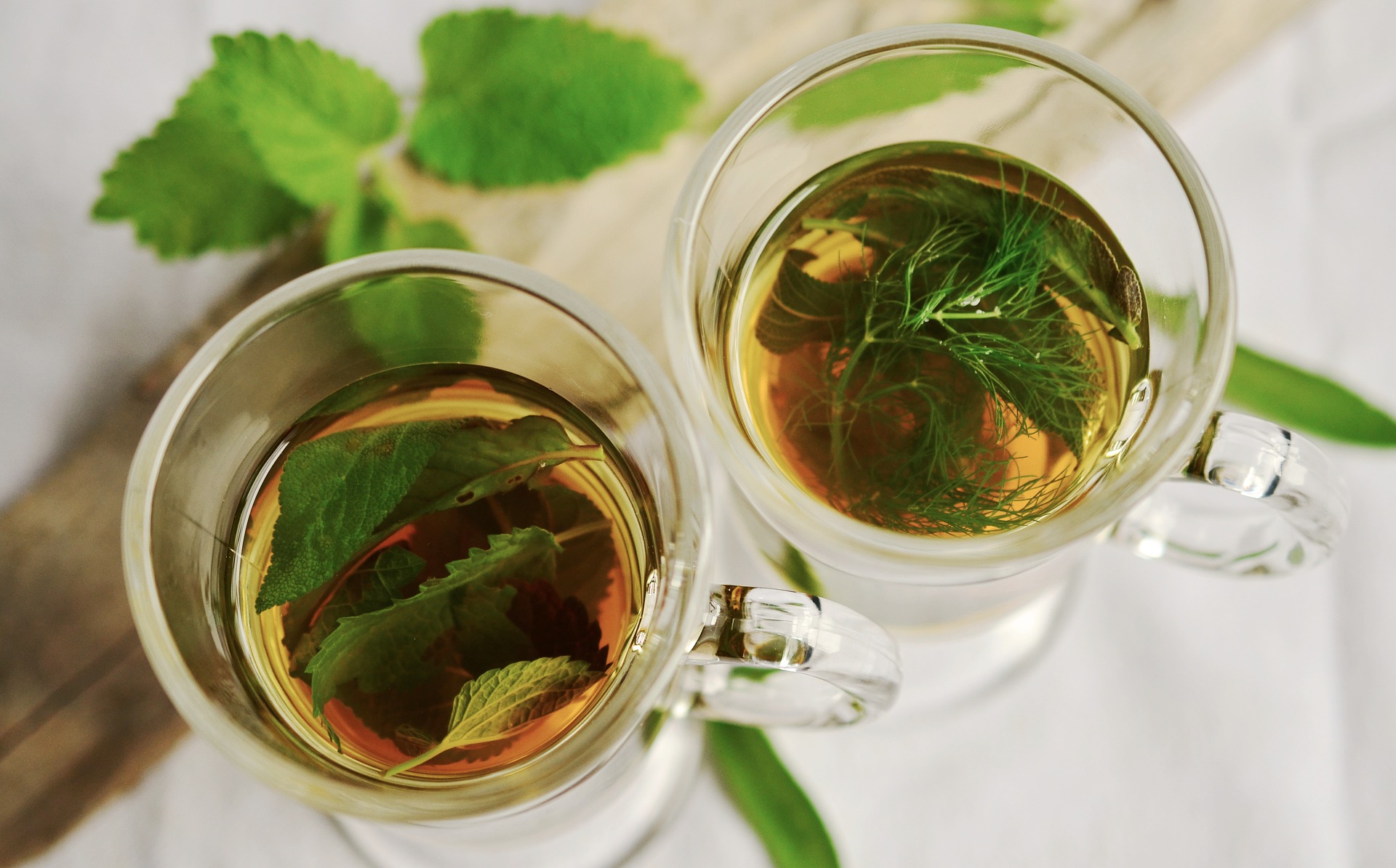 příprava čaje z bylinkových směsí